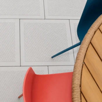 Dalle Losange installée dans un aménagement extérieur complet