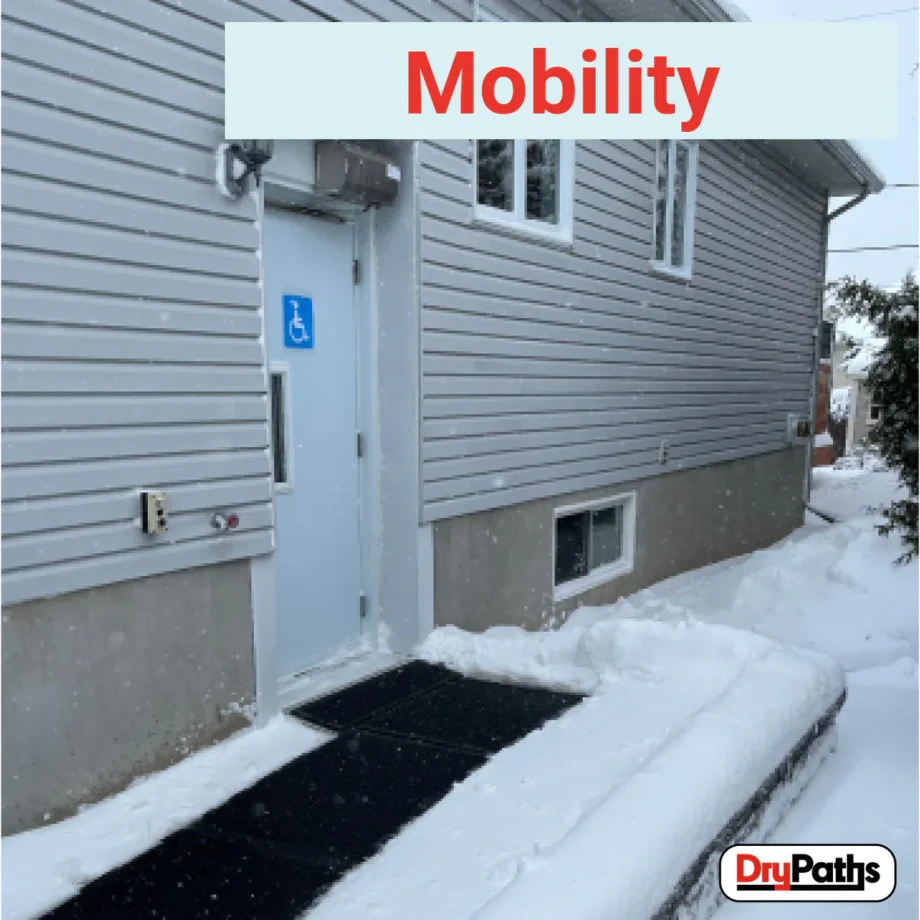 Tapis chauffant DryPaths installé sur un trottoir extérieur en hiver